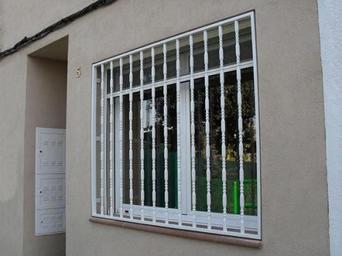 reja fija ornamental 01 - Rejas Ventanas