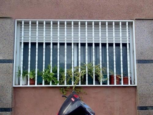 reja fija ornamental 04 1 - Rejas Seguridad