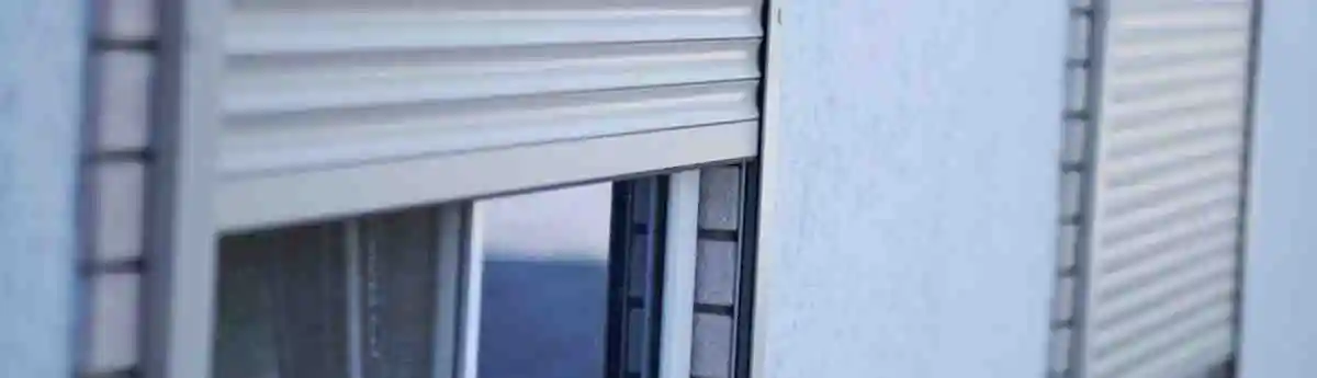 Persianas exterior 1200x345 - Persianeros en Valencia Reparación de persianas domésticas en Valencia