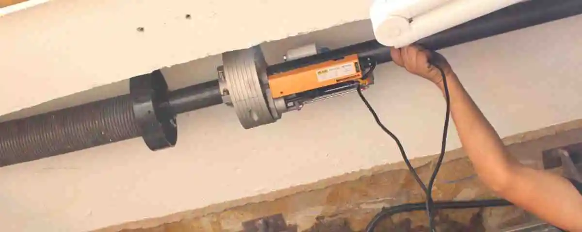 motor persiana local comercial 1200x480 - Reparar motor persiana local en Valencia