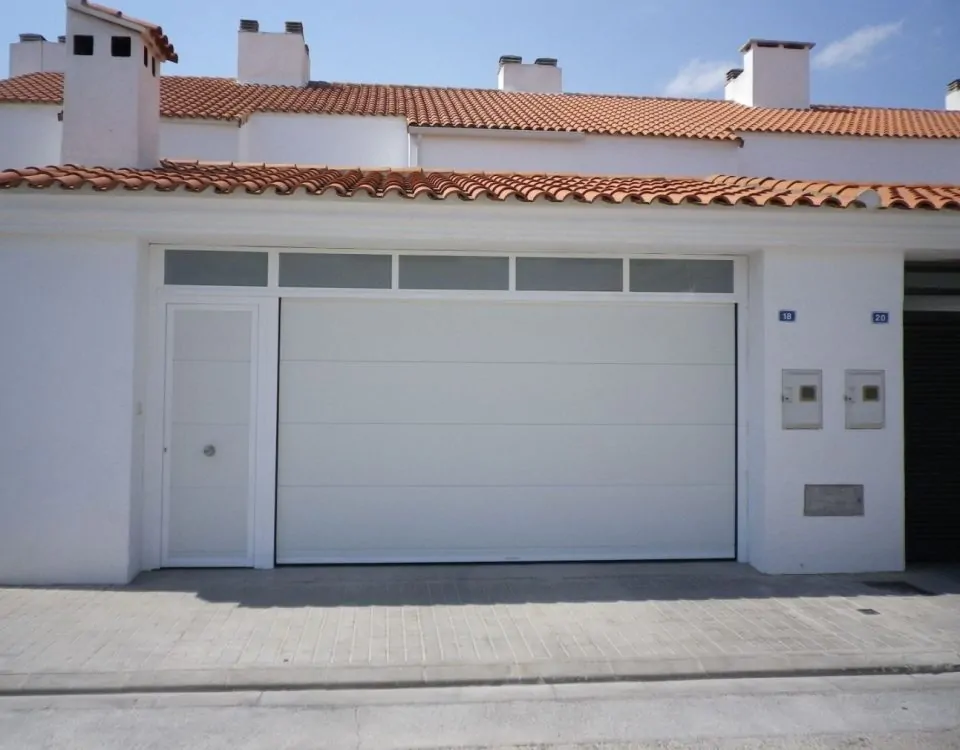 puertas de garaje mas populares para instalar en Valencia 960x750 - ¿Cuáles son las puertas de garaje más populares para instalar en Valencia?