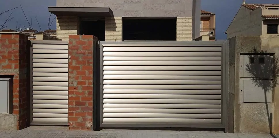 Cuales son las puertas de garaje mas elegantes para hogares modernos 969x480 - ¿Cuáles son las puertas de garaje más elegantes para hogares modernos?