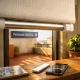 Interiores de un apartamento en Valencia con persianas motorizadas, luz cálida y un ambiente tranquilo. Cuales son las opciones mas efectivas para la motorizacion de persianas en Valencia.